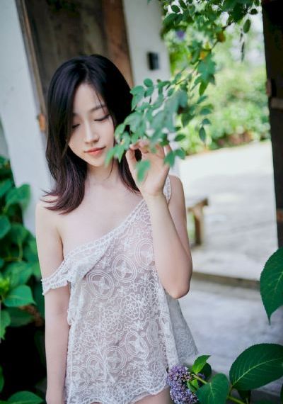 男女一边亲一边摸免费看的视频_剧情片免费观看