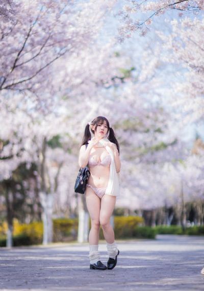 一边吃胸一边吻53分钟在线看_1080P免费观看视频