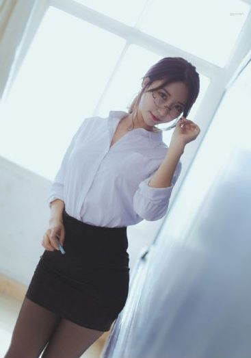 狠狠挺进李小璐身体真紧真湿_720视频大全